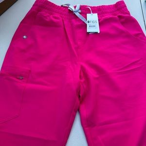 FIGS scrub bottoms. Style ZAMORA high waisted. Color HOT PINK. Size L petite